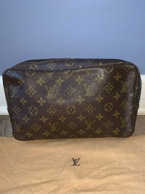 Louis Vuitton Vintage Monogram Toiletry Case w/callouts still very beautiful! LV